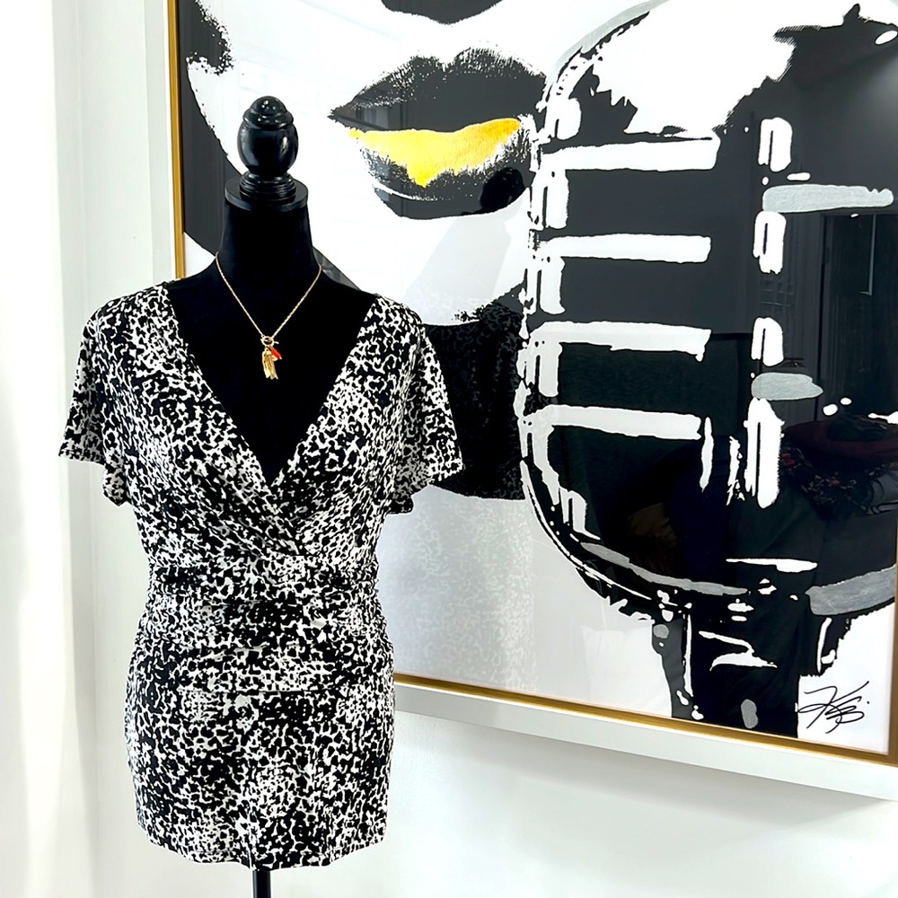 Ann Taylor Black and White Deep V-Neck Ruched Waist Top, Size L